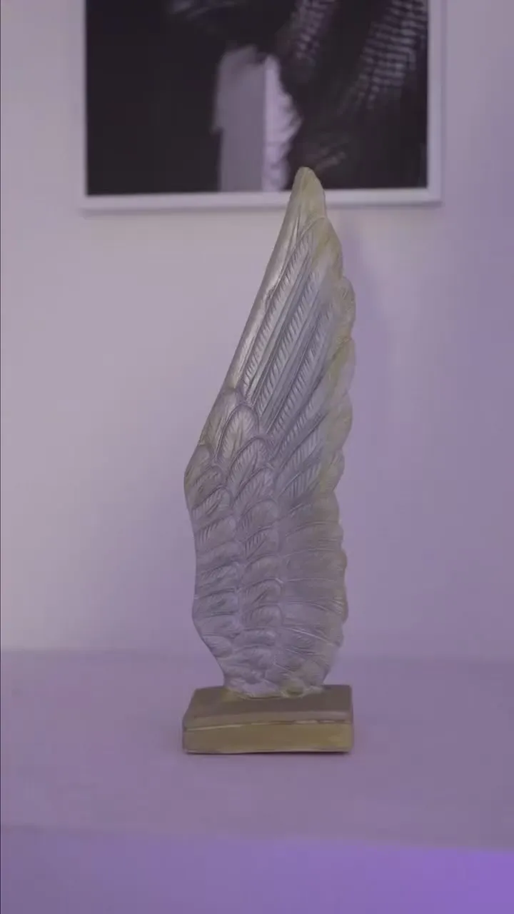 Escultura decorativa en una de las zonas de la sede